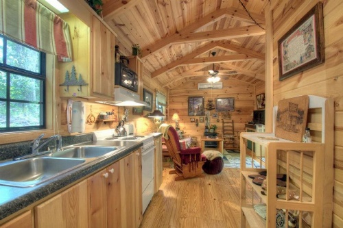 Deer Run Cabin image 7